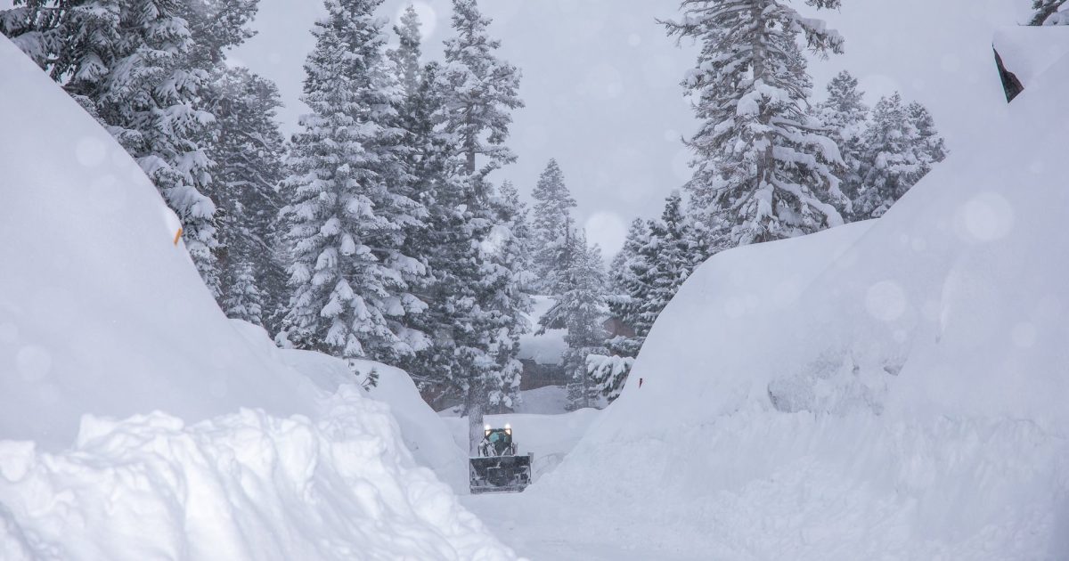 How to Survive A REAL Mammoth Lakes Blizzard Visit Mammoth